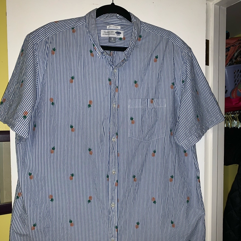 Men’s button up size XL
